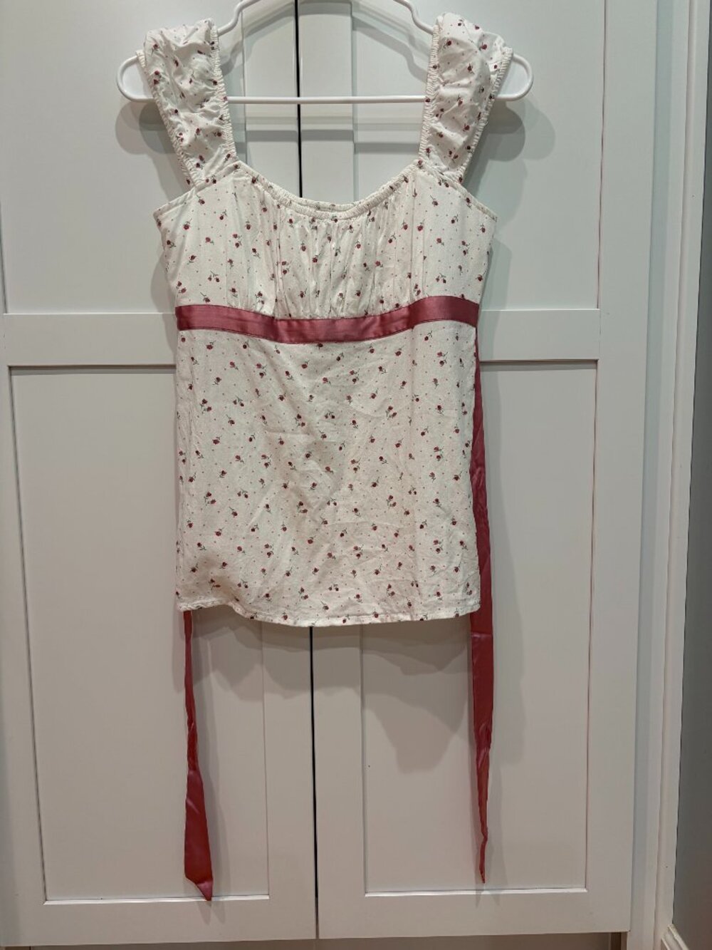 Hollister White Top with Roses and Sash